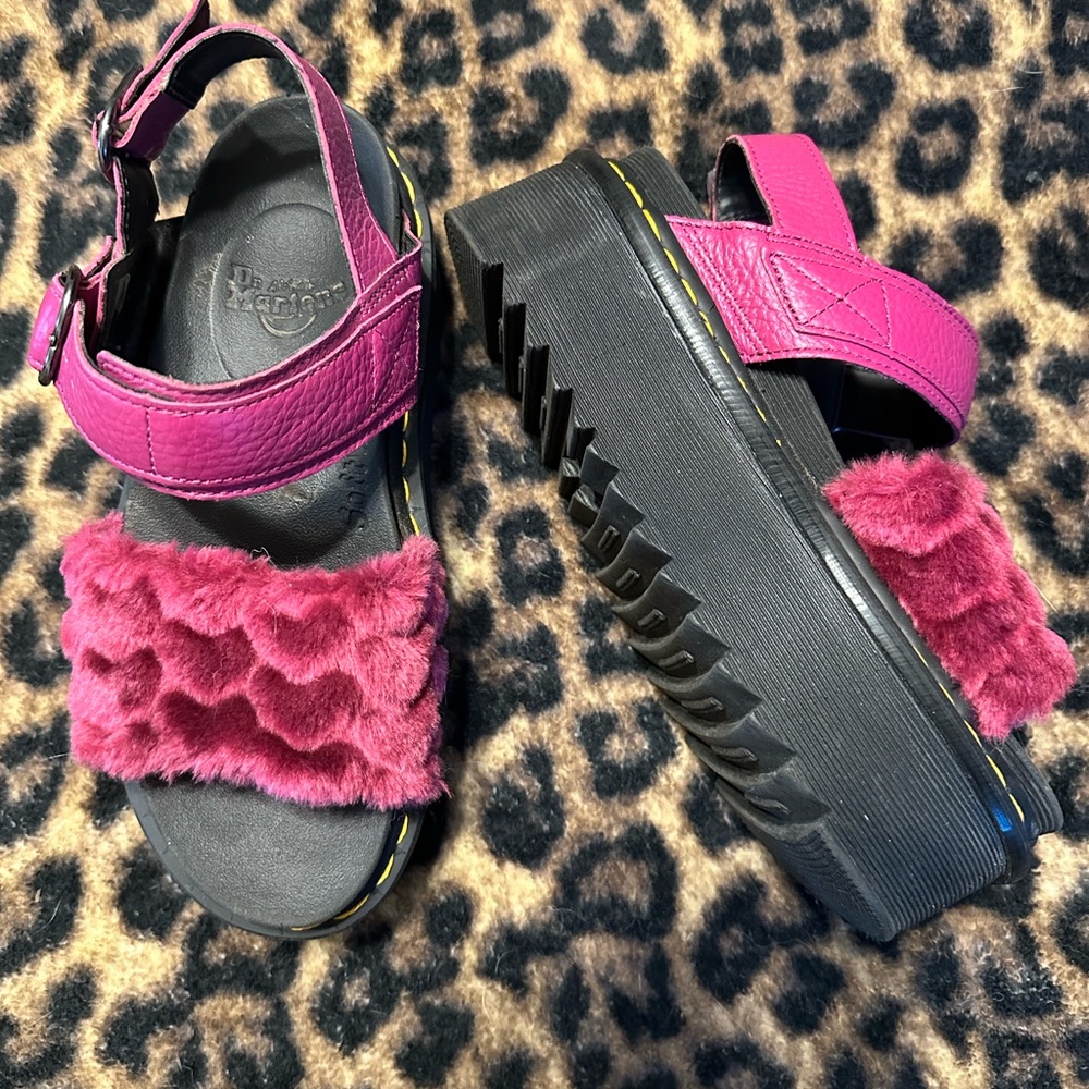 Dr. Martens Fuchsia Purple Fluffy Faux Fur Pink Heart Platform Sandals Wmns SZ 7